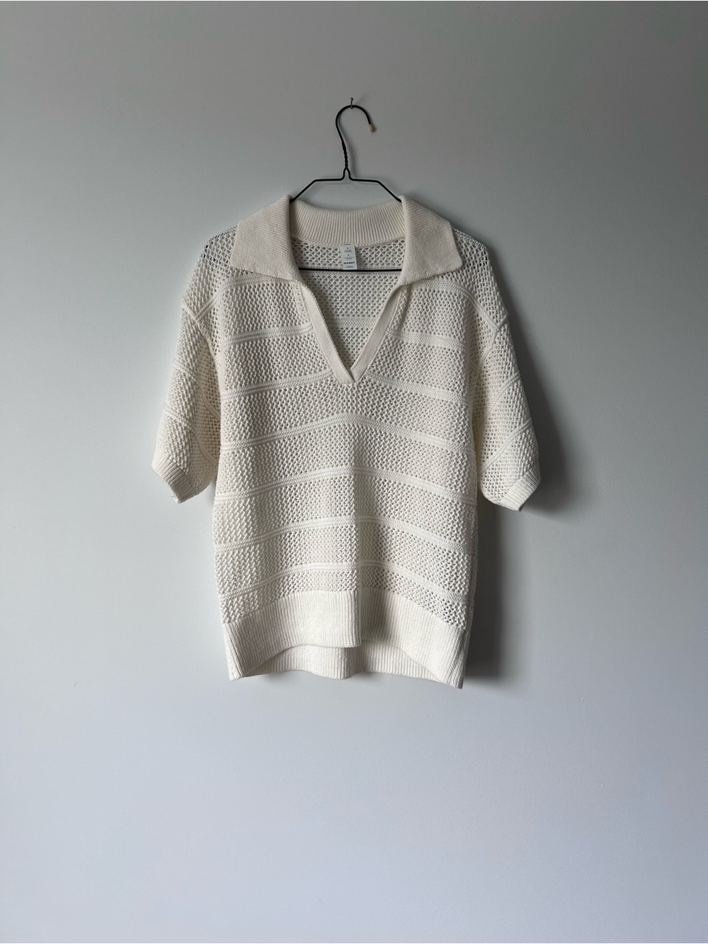 Old Navy Cream V-Neck Short Sleeve Knit Sweater